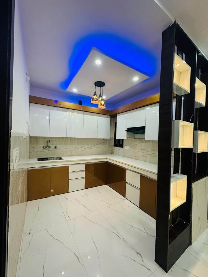 4BHK Semi Furnished Flat