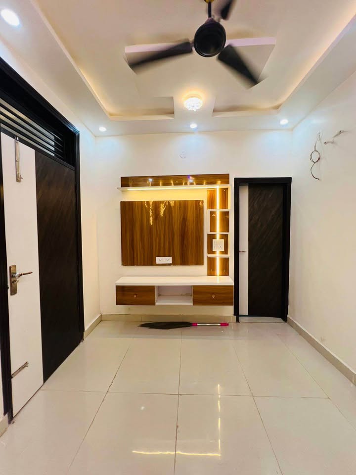 1BHK Semi Furnished Flat