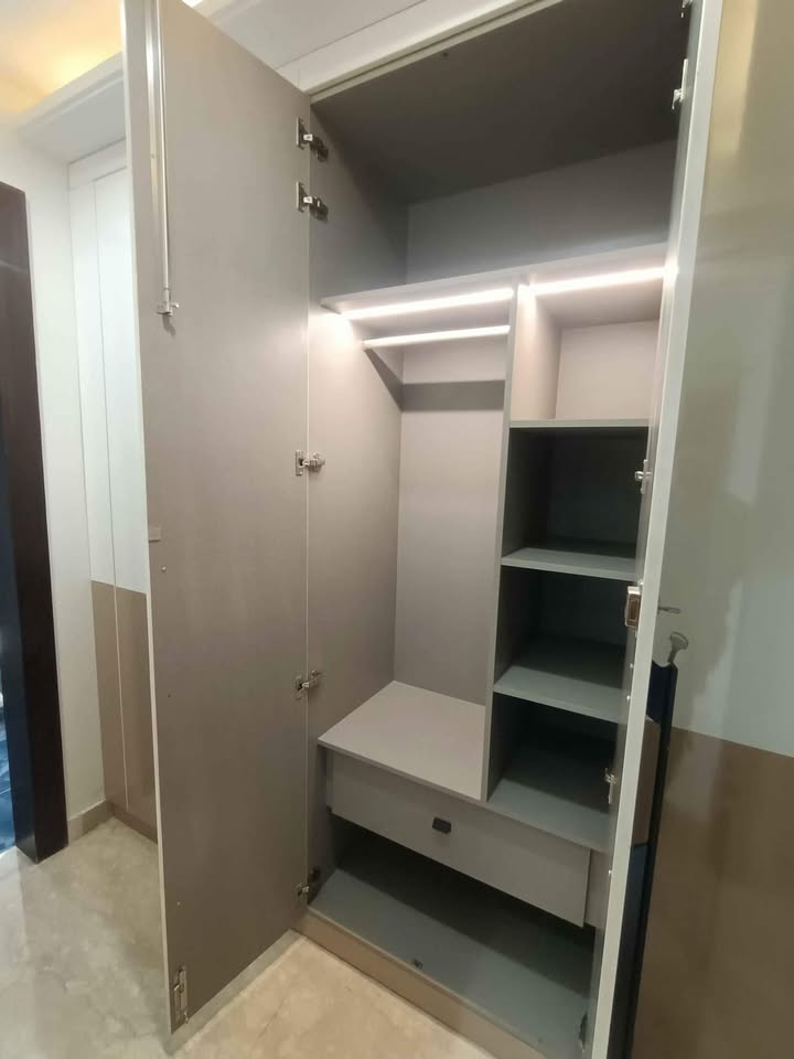 4BHK Semi Furnished Flat