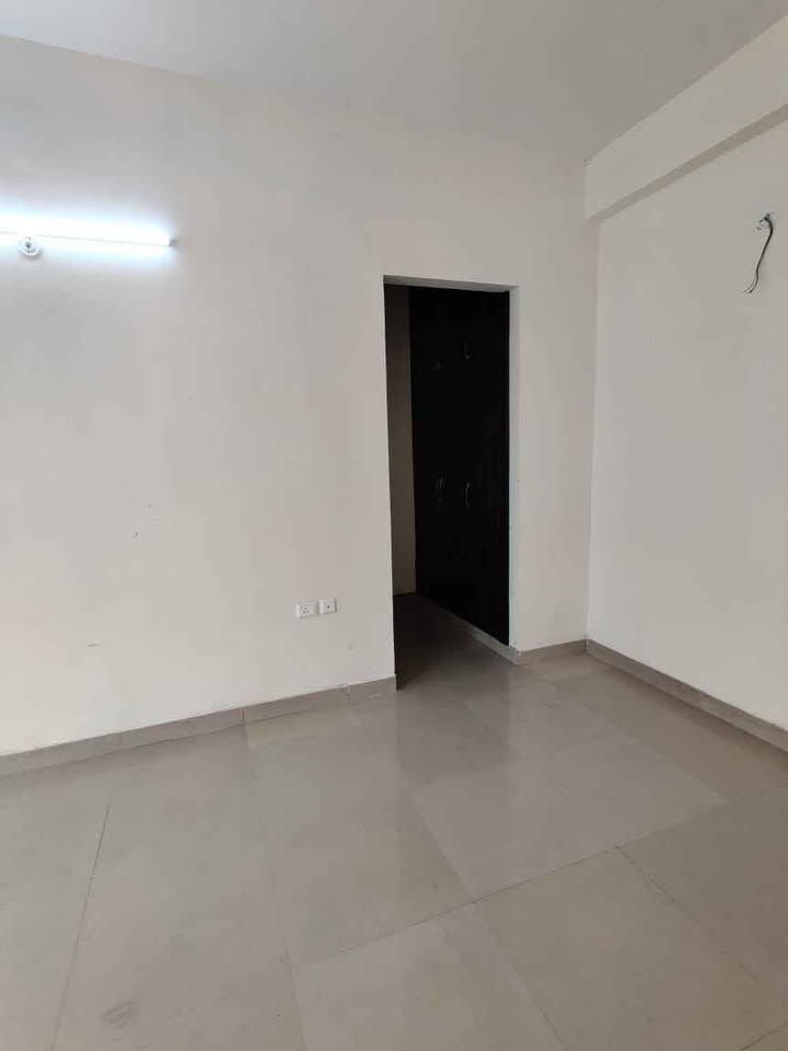 3BHK Semi Furnished Flat