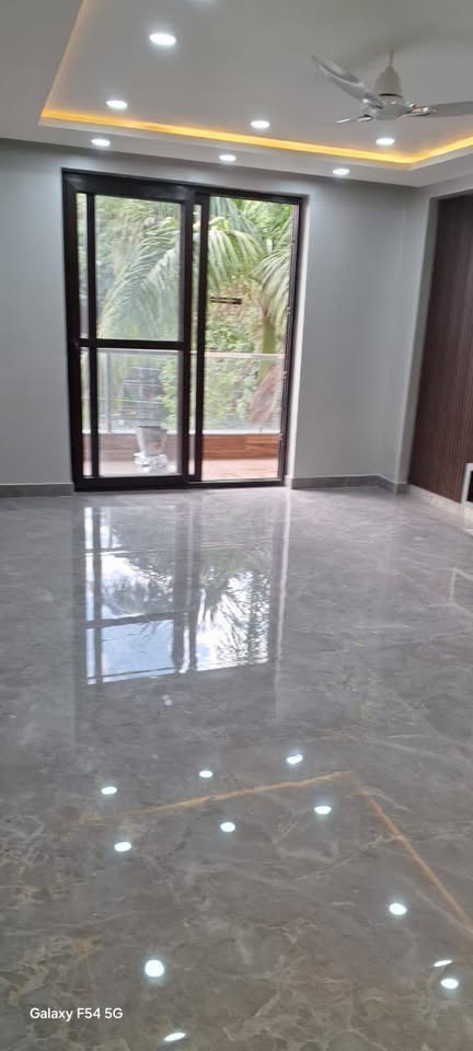 4BHK Semi Furnished Flat