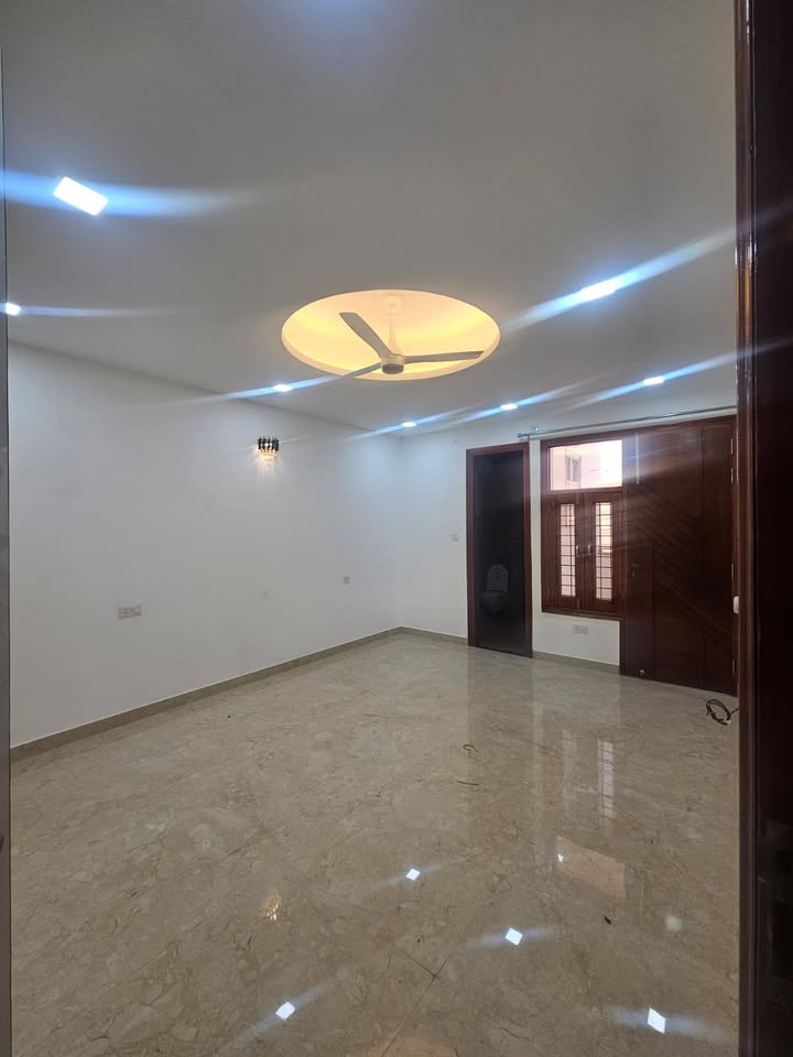 4BHK Semi Furnished Flat