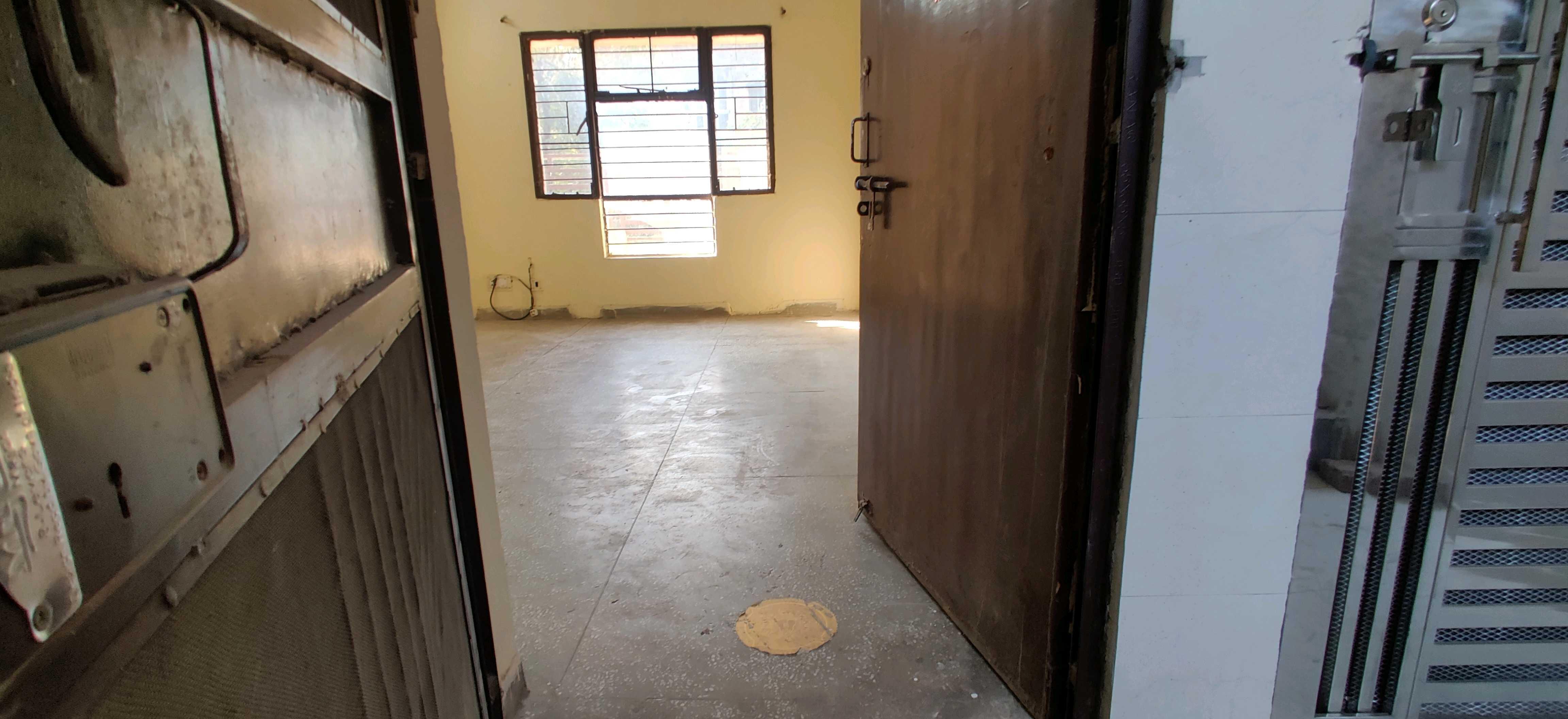 2BHK Semi Furnished Flat