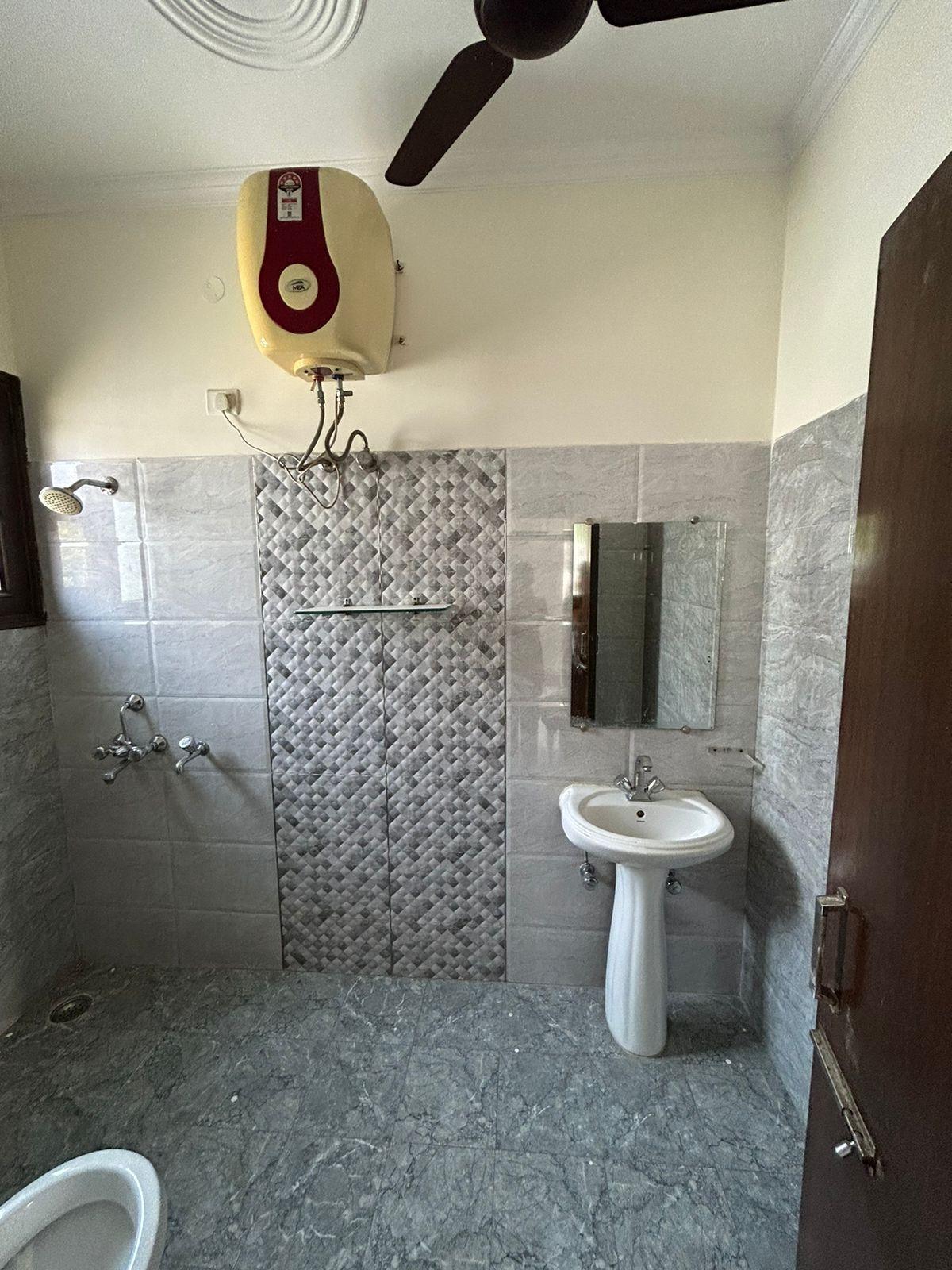 1 Room with Kitchen House for Rent
