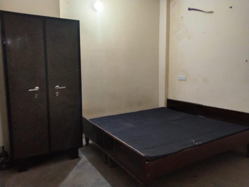 1BHK Semi Furnished Flat