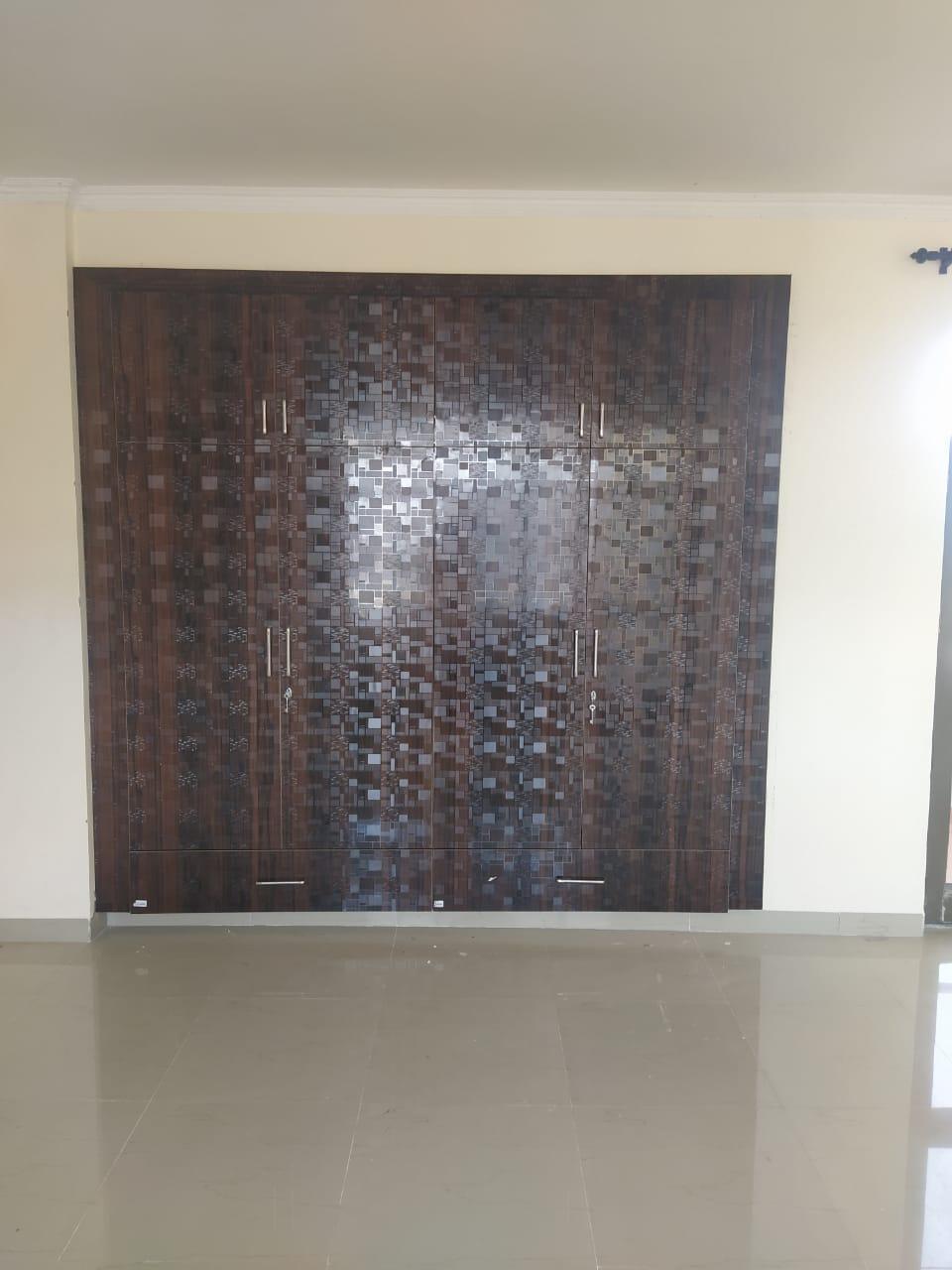 4BHK Semi Furnished Flat