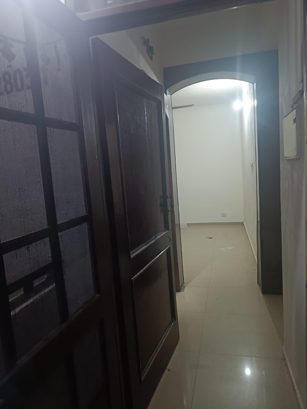 1BHK Semi Furnished Flat