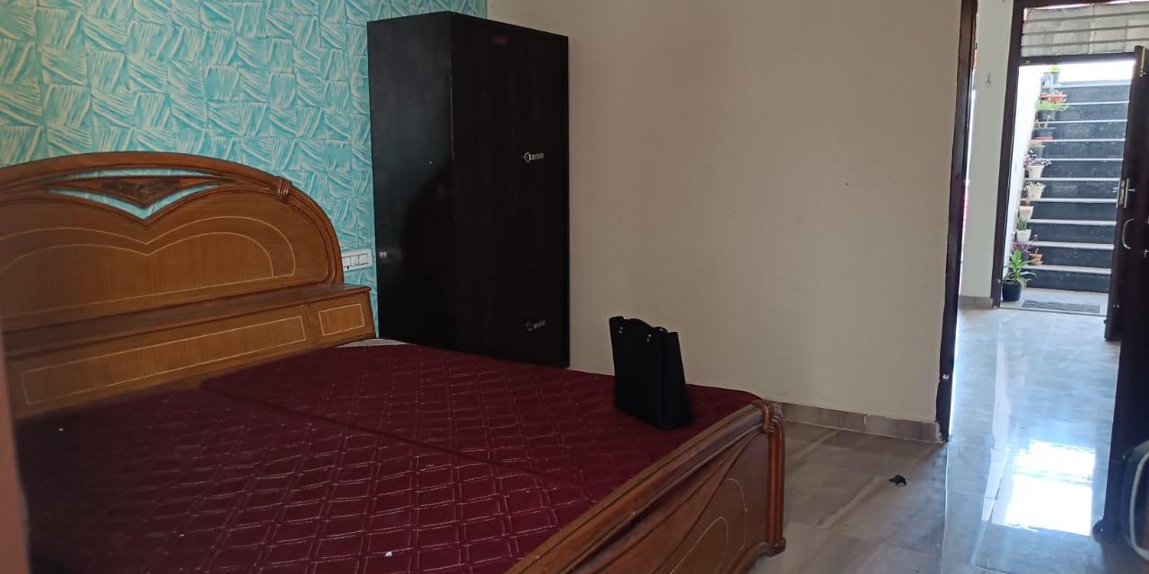 1BHK Semi Furnished Flat