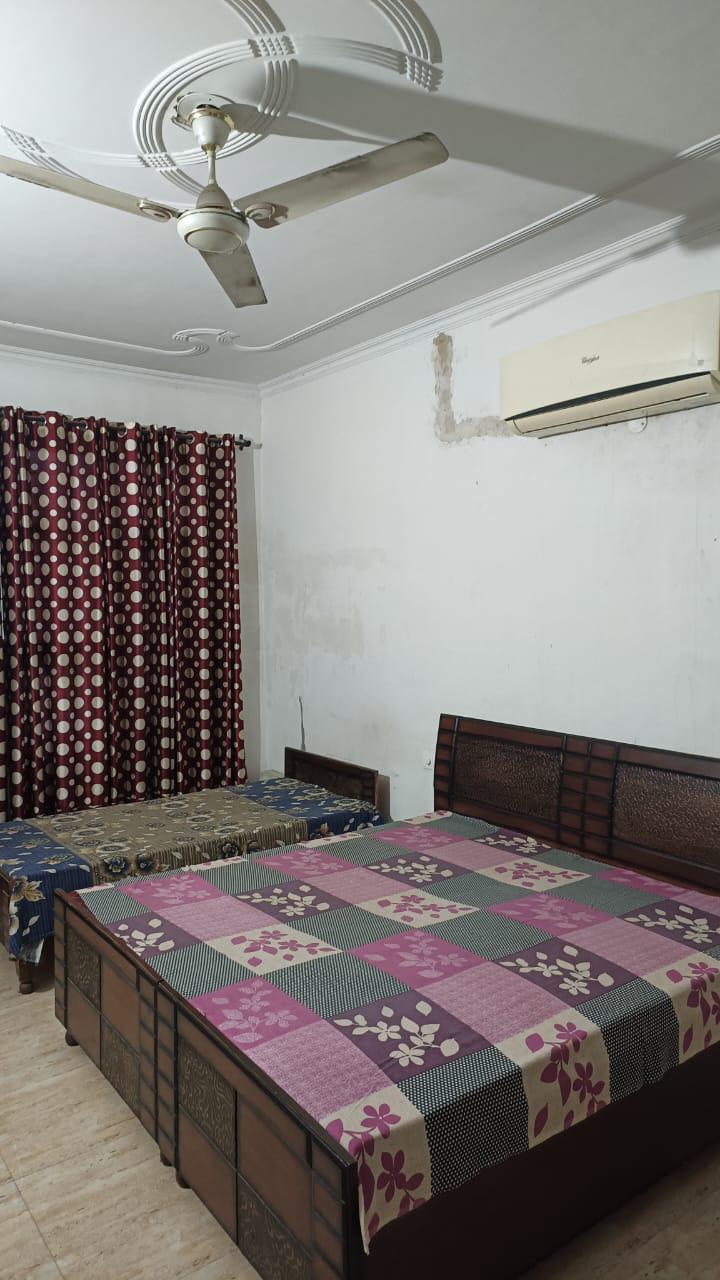 PG for Boys in Sector 74
