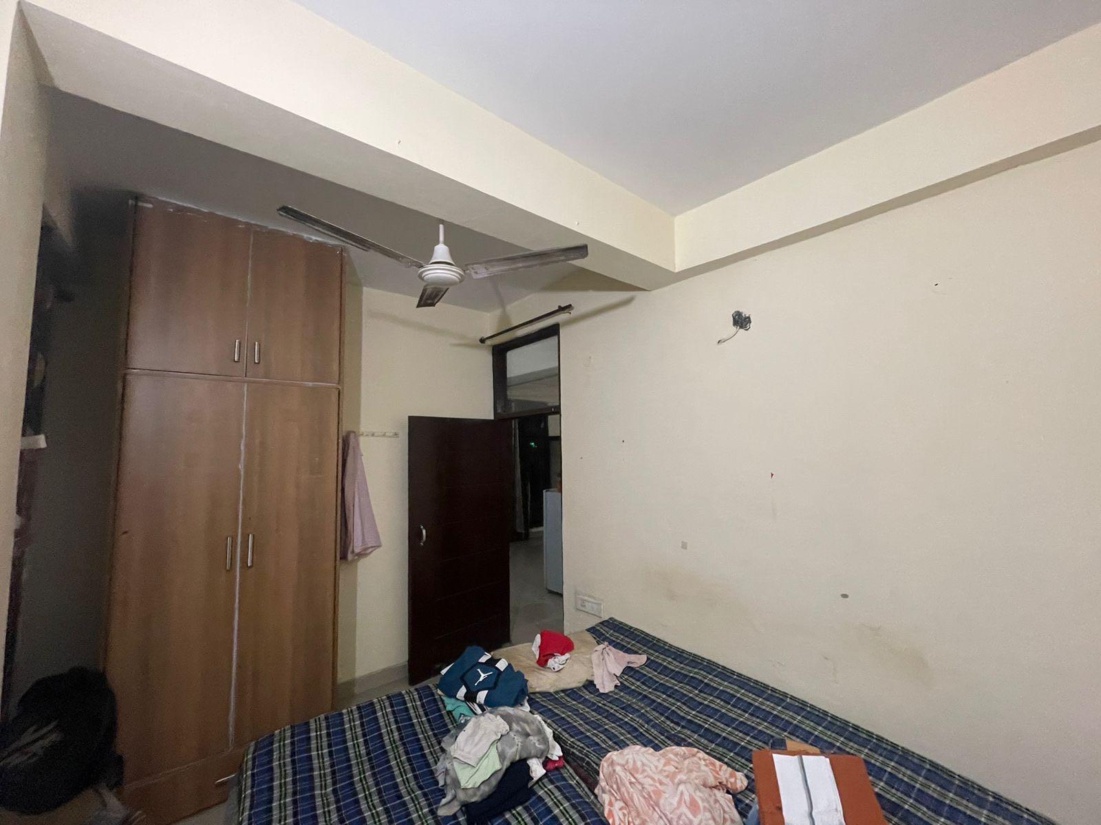 1BHK Semi Furnished Flat