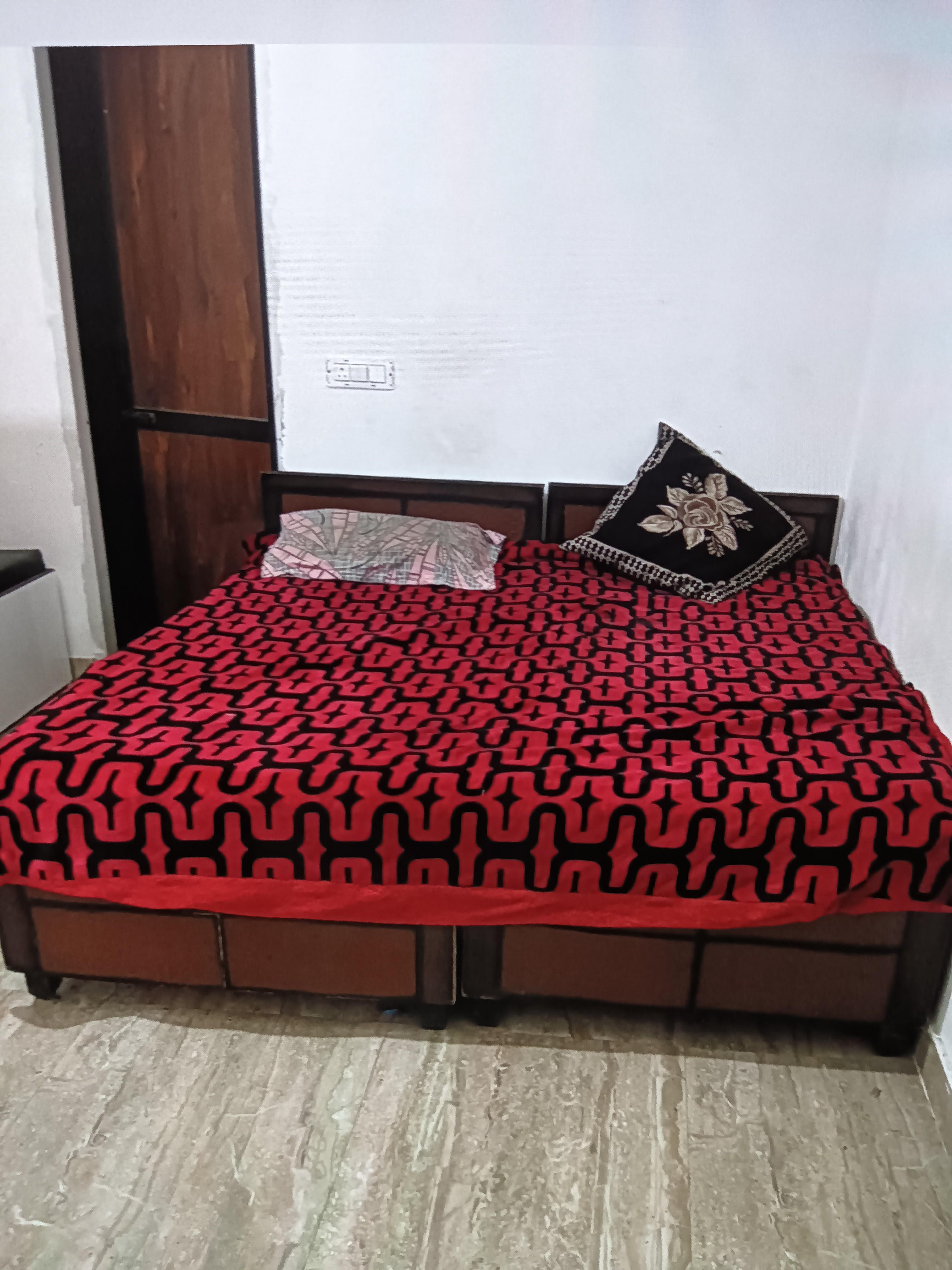 PG for Boys & Girls in NRI COLONY,Kharar