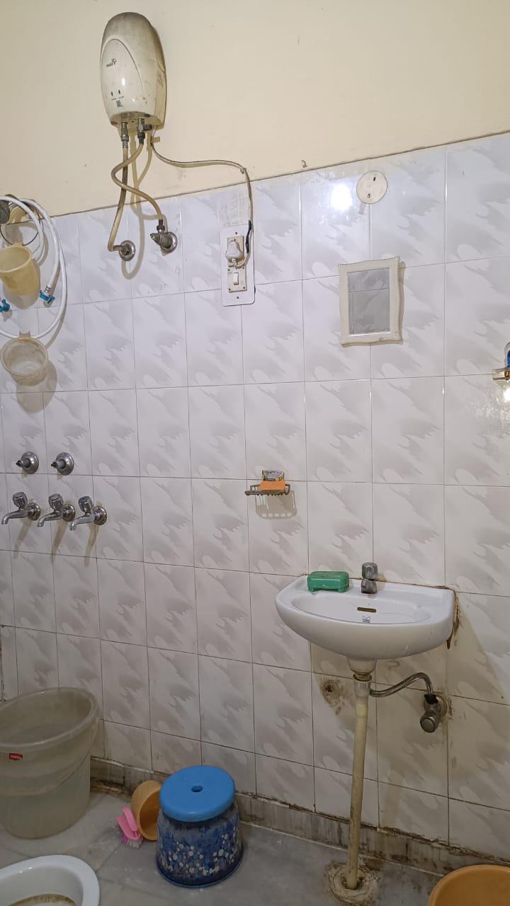 1 Room with Kitchen House for Rent