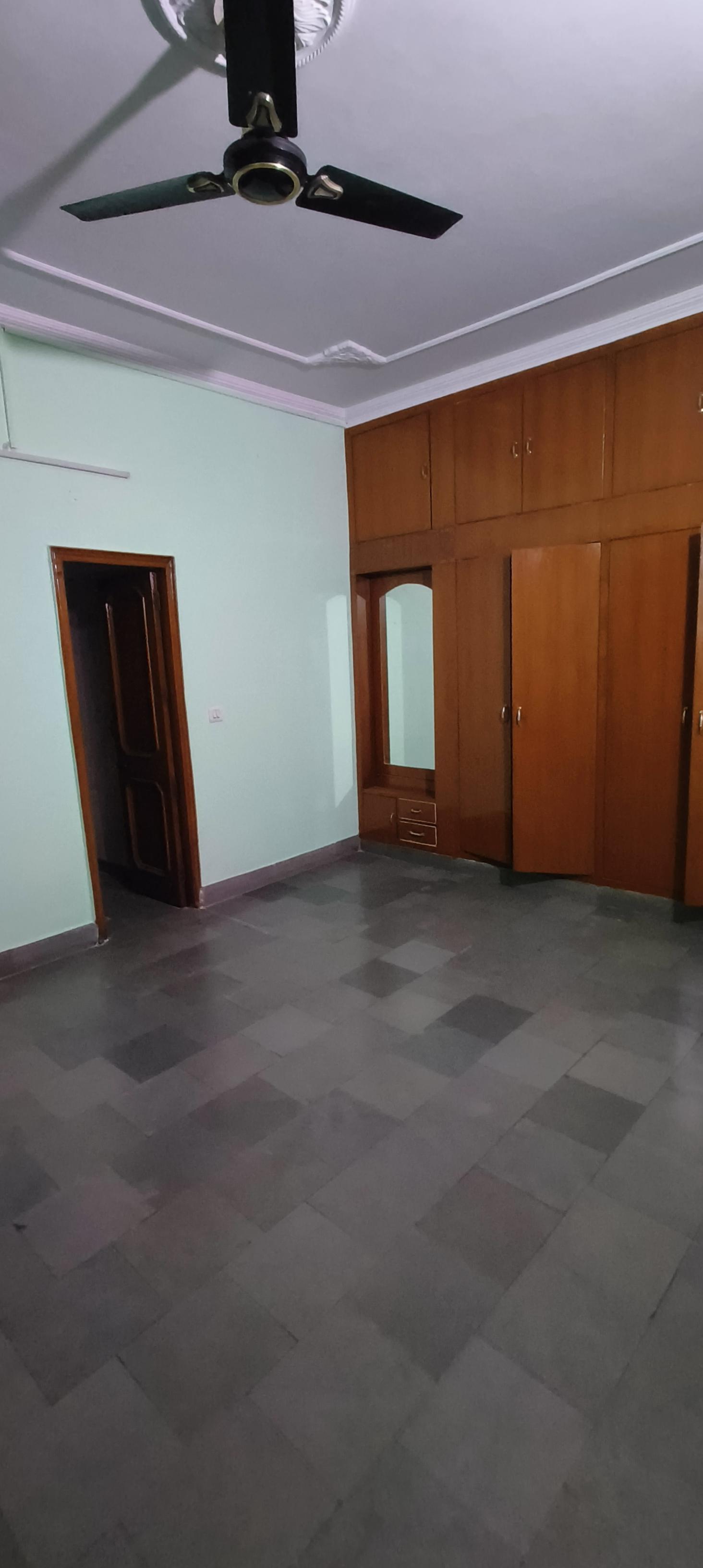 3BHK Semi Furnished Flat