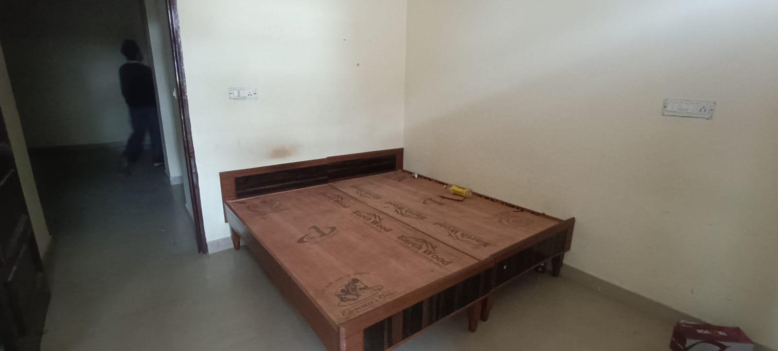 1BHK Semi Furnished Flat