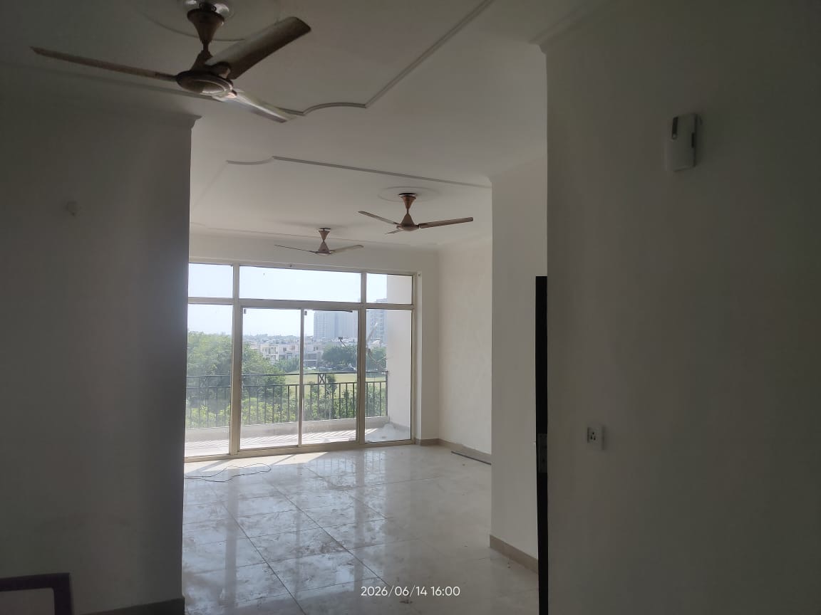 3BHK Semi Furnished Flat